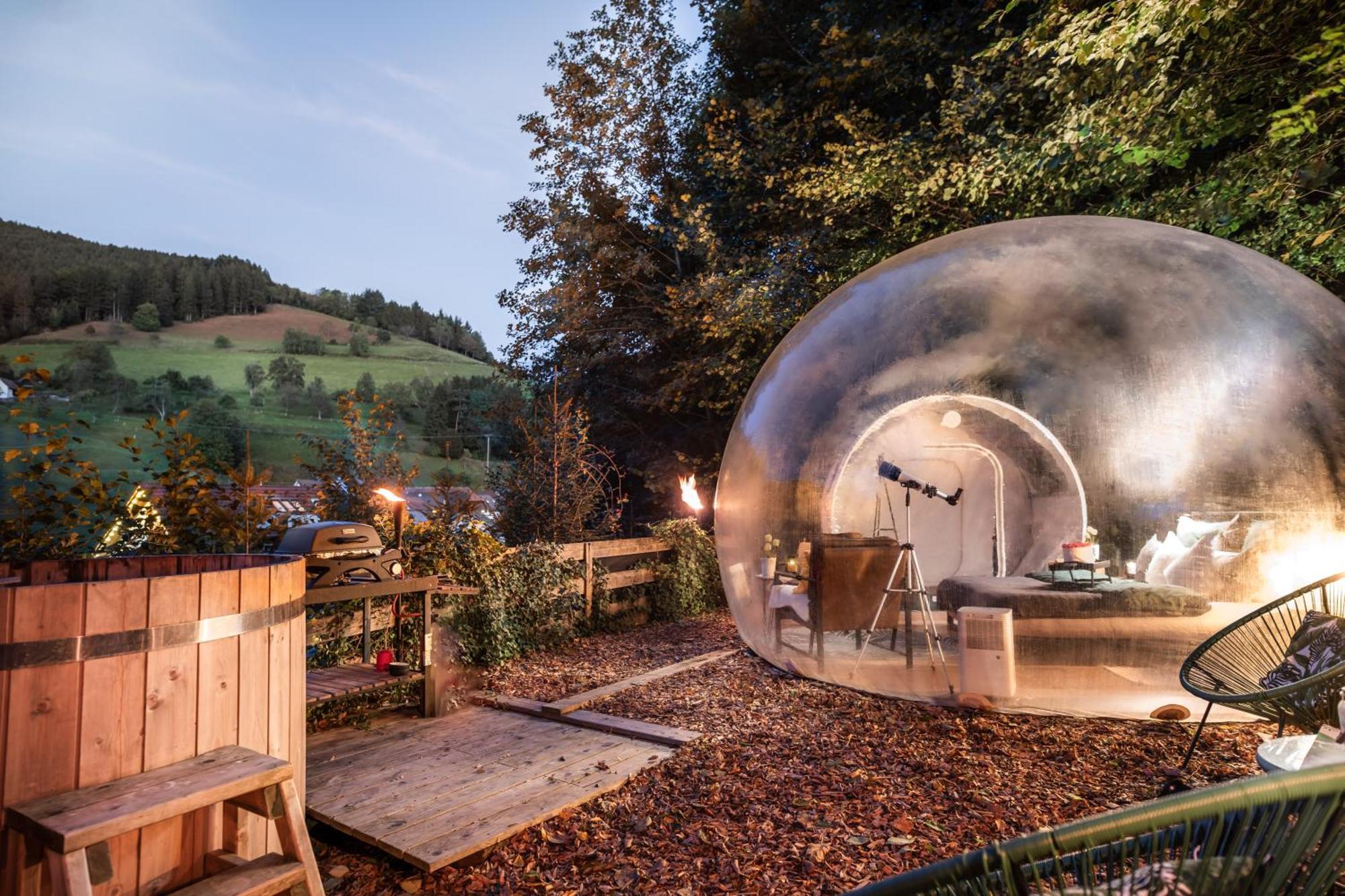 Living Timeless- Bubble Tent Elzach Inklusive Hot Tube Badefass- Schlafen Unterm Sternenhimmel Kültér fotó